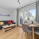 Peaceful For 4 Guests With Balcony By Renters Apartment