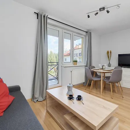 아파트 Peaceful For 4 Guests With Balcony By Renters 브로츠와프