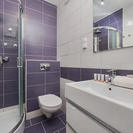 아파트 Peaceful For 4 Guests With Balcony By Renters 브로츠와프