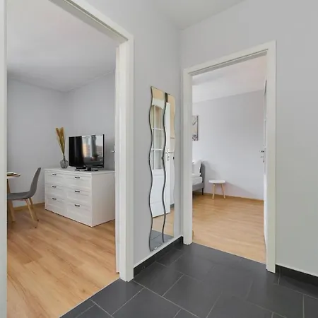 Peaceful For 4 Guests With Balcony By Renters 브로츠와프