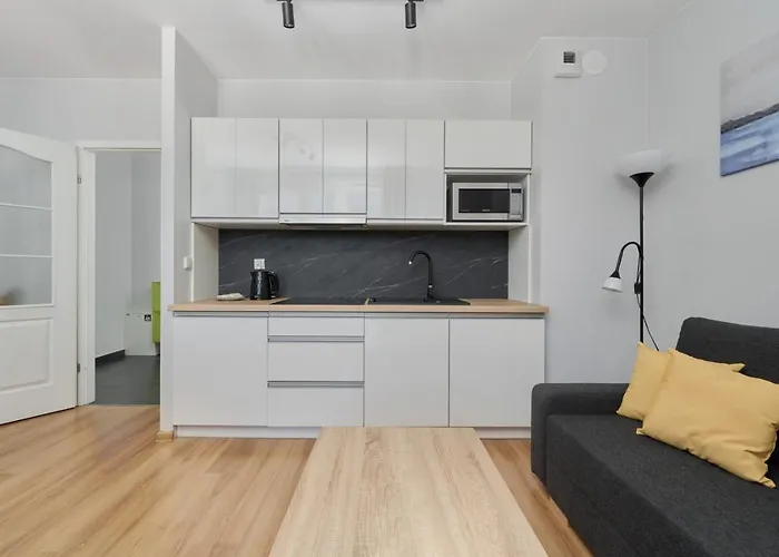 Peaceful For 4 Guests With Balcony By Renters Apartment Wroclaw