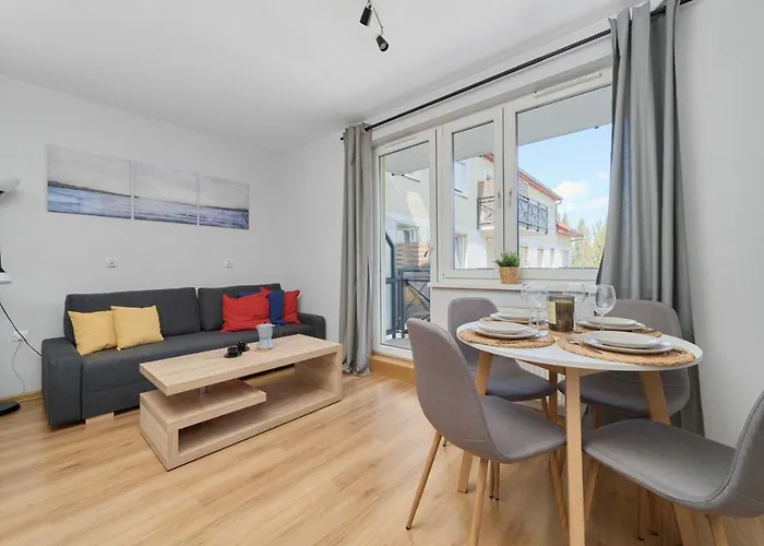 Peaceful For 4 Guests With Balcony By Renters Apartment