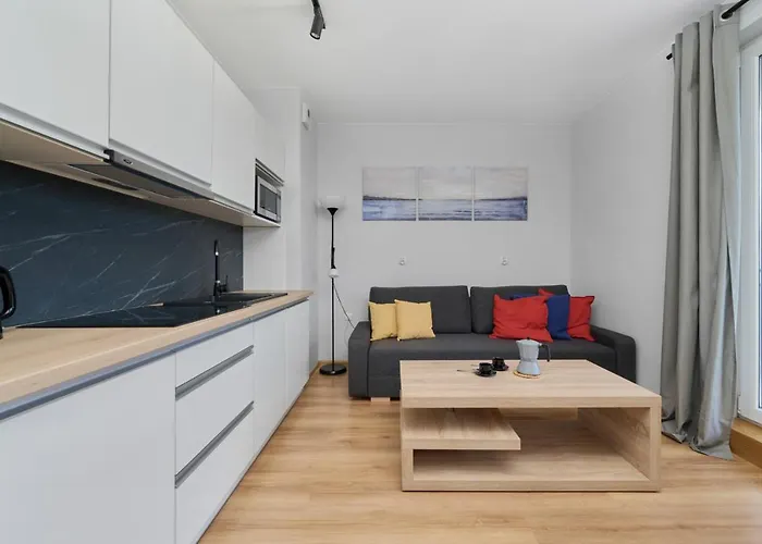 Peaceful For 4 Guests With Balcony By Renters Apartment *