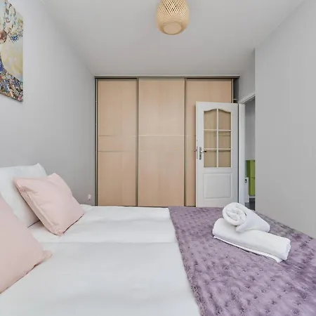 Apartmán Peaceful For 4 Guests With Balcony By Renters Vratislav