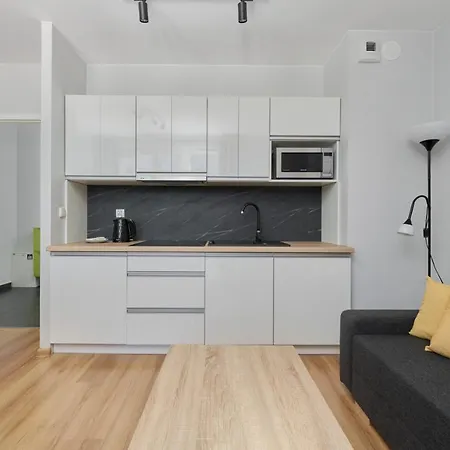 Peaceful For 4 Guests With Balcony By Renters Apartment Wroclaw