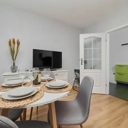 Apartmán Peaceful For 4 Guests With Balcony By Renters Vratislav