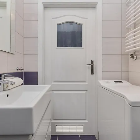 Peaceful For 4 Guests With Balcony By Renters