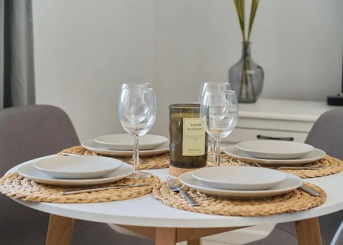 Peaceful For 4 Guests With Balcony By Renters Apartament