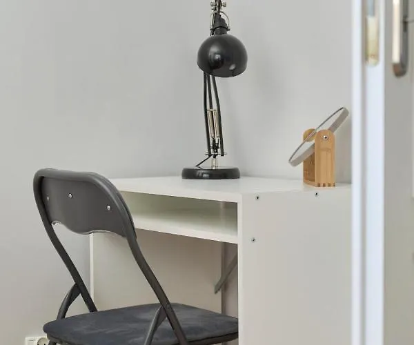 Peaceful For 4 Guests With Balcony By Renters Apartament *